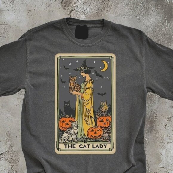 Cat Lady Tarot Card Halloween Spooky Witch Graphic Fan T-Shirt 170 - Picture 1 of 5
